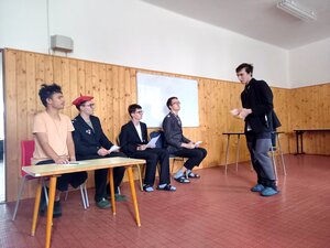 /Scénka-v.jpg